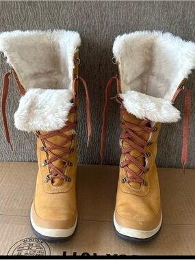 TIMBERLAND WHEAT FAUX 14" BOOTS
WOMENS